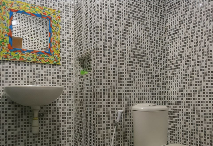 Bathroom 4, Hotel & Resto Selamet, Banyuwangi