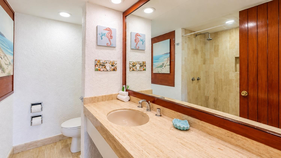 Bathroom, Solymar Beach Condominium, Benito Juárez