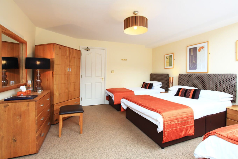Bedroom 2, O'donnabhain's Guesthouse