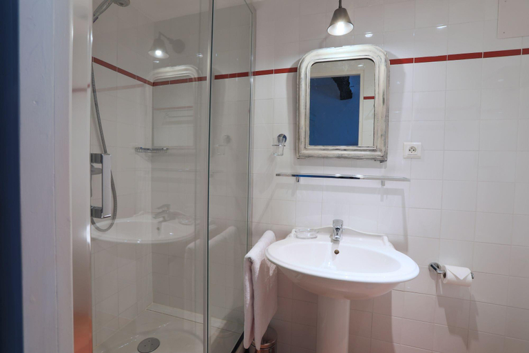 Bathroom 4, Chateau D Olmet Guesthouse, Hérault