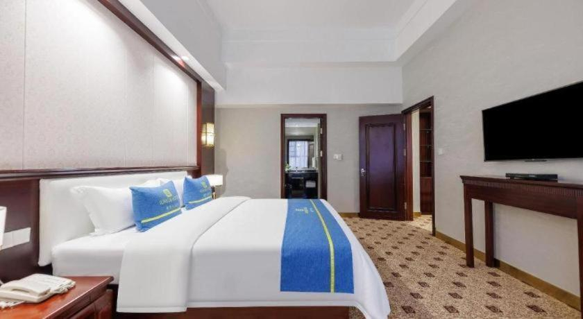 Bedroom 2, JunYue Hotel, Guangzhou