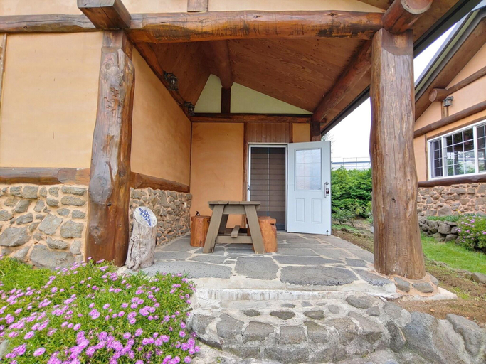 Others 2, Geumok Log Pension, Seogwipo
