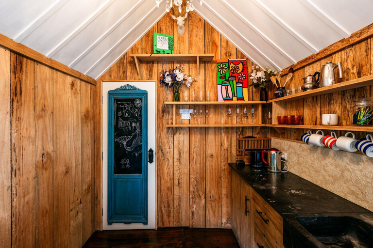 Others 5, The Settlers Hut, Auckland