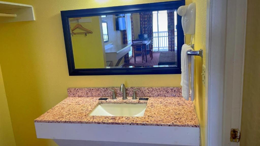 Bathroom, Sea Shell Inn Motel, Nueces