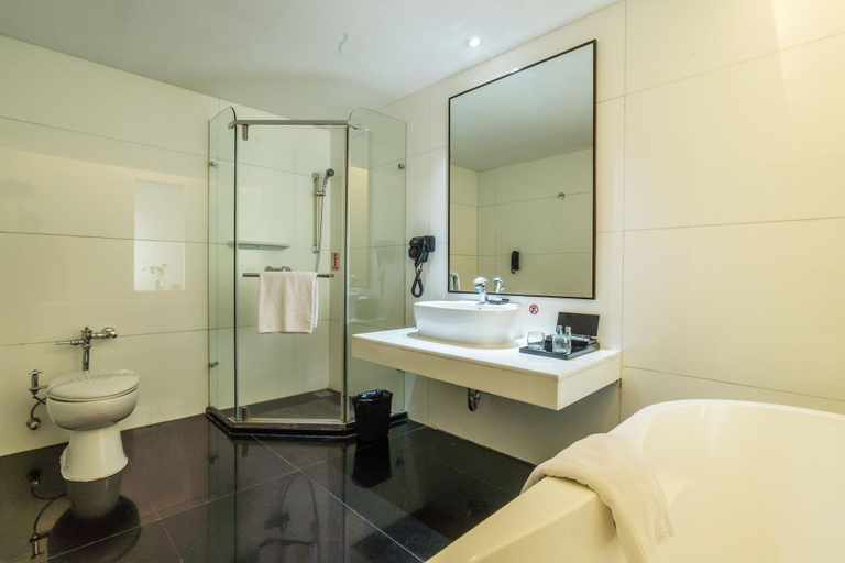 Bathroom 5, Merlynn Park Hotel, Central Jakarta
