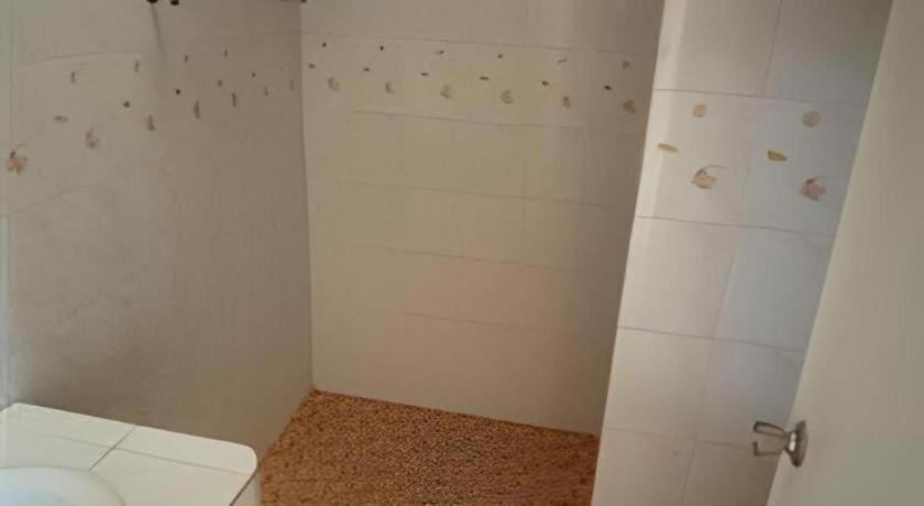 Bathroom 4, Mekwilai Hotel, Muang Tak