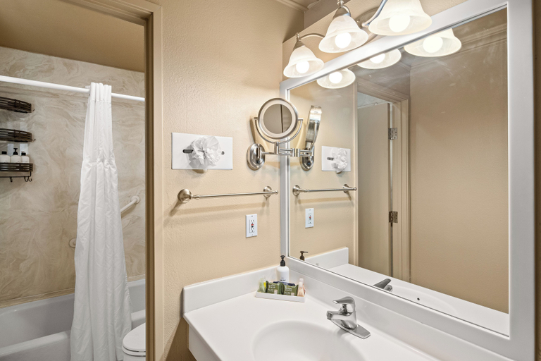 Bathroom 5, Sedona Hilltop Inn, Coconino