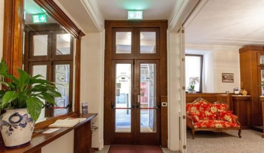 Public Area, Hotel Garni Corona, Como