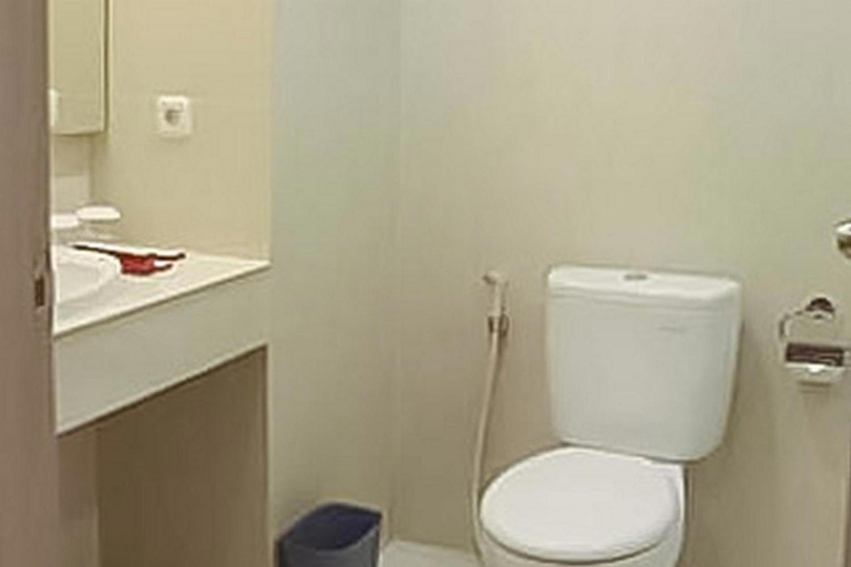 Bathroom, Hotel Mutiara Padang Sidimpuan Mitra RedDoorz, Padang Sidempuan
