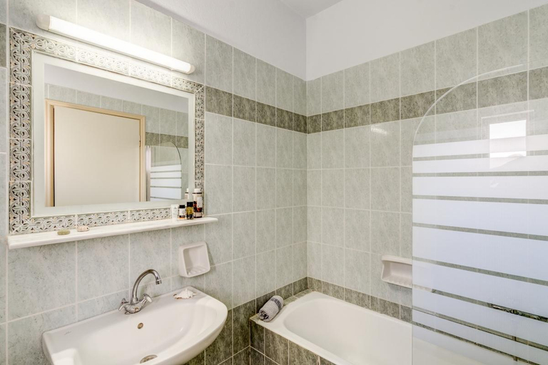 Bathroom 3, Alkionis Beach, Crete