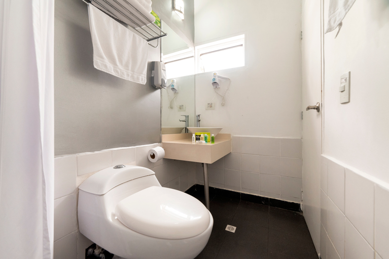 Bathroom 5, Aromax Del Campestre, Medellín