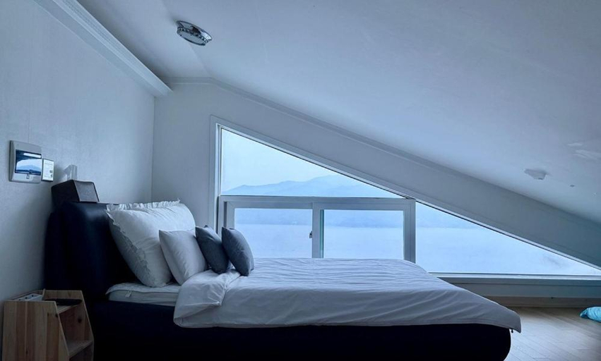 Bedroom 2, The South Sea, SPA Hill pension, Namhae