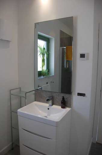 Bathroom 4, Glas Beag, Highland
