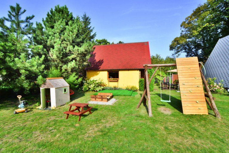 Outdoor dining, Cottage Near Lake Jamno and Lazy Beach, Koszalin