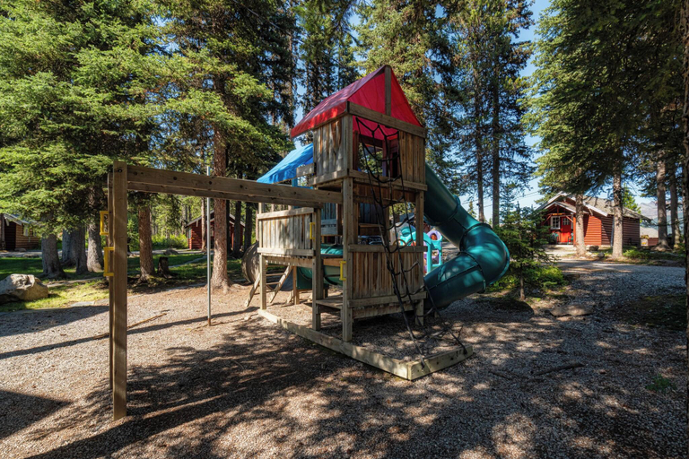 Family & Kids, Paradise Lodge Bungalows, Division No. 15