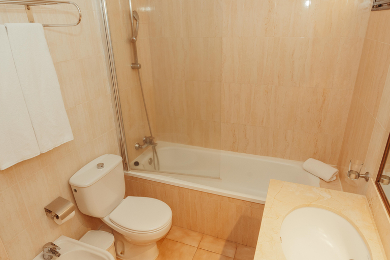 Bathroom 4, Hotel LIVVO Lago Taurito, Las Palmas