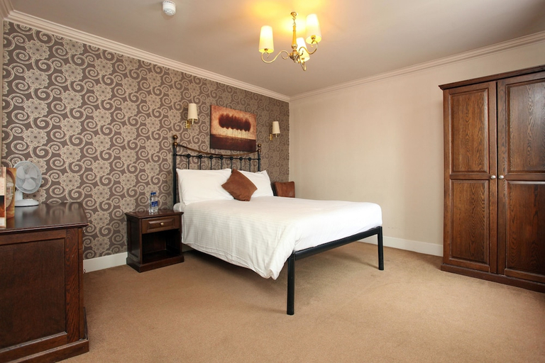 Bedroom 2, White Hart, Andover by Marston's Inns, Hampshire
