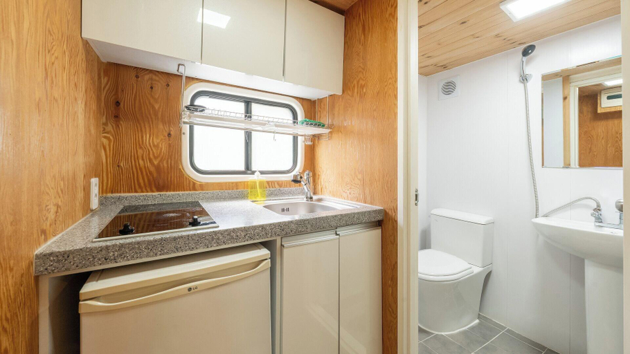 Bedroom 3, Gapeyong Donghws Caravan, Gapyeong