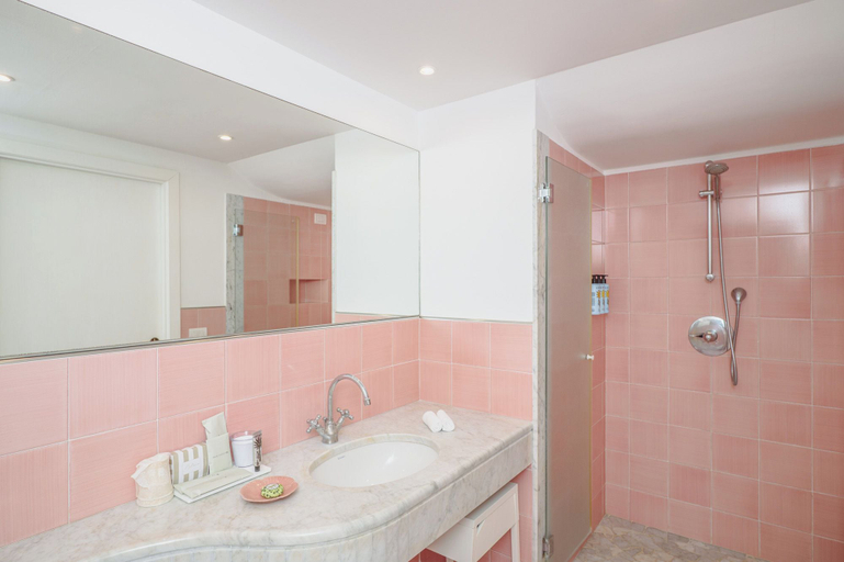 Bathroom 5, Hotel Belair, Napoli