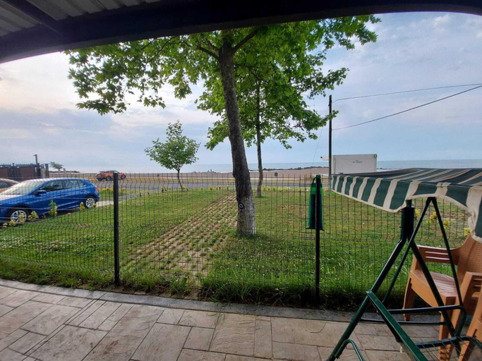 Others 5, Seaside House, Merkez