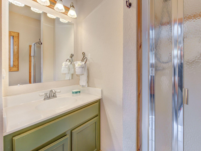Bathroom 3, Mountain Magic, Sevier