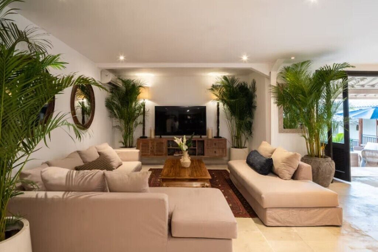 Living area, Luxury Berawa Pool Villa, Badung