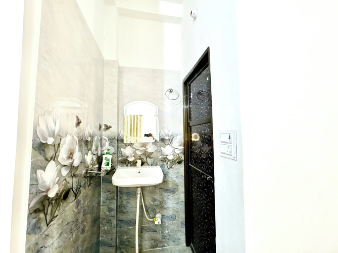 Others 5, Majestic Guest House, Varanasi
