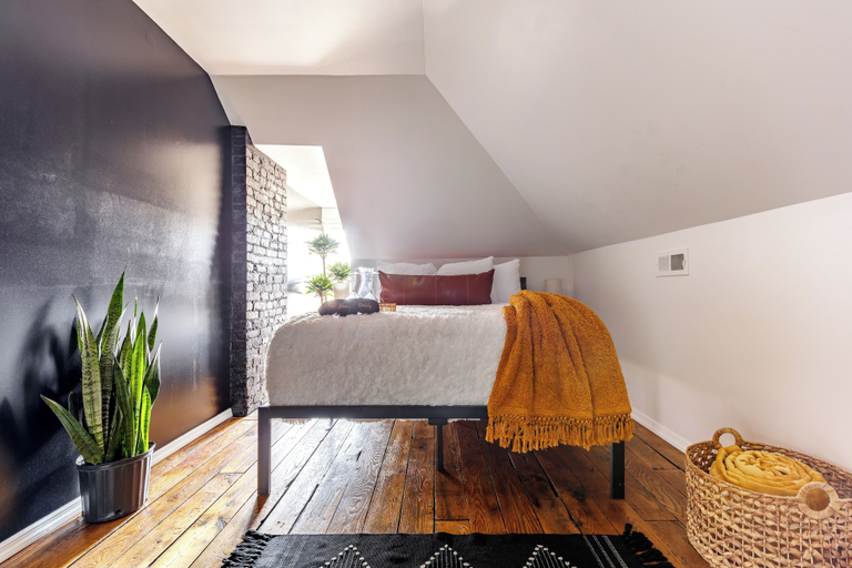 Room 5, Jungle House Historic Lofts – German Village, Franklin