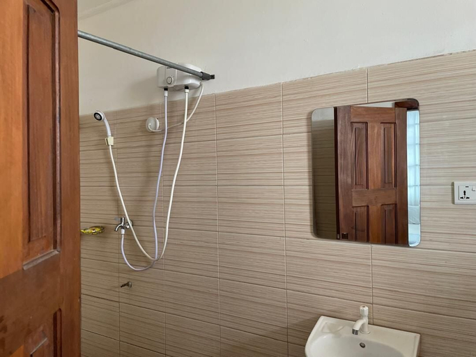 Bathroom 4, Eden Lodge Hotel, Cape Coast
