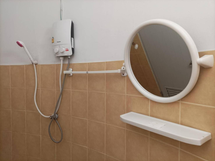 Bathroom 3, Vimanmek hotel, Amphoe Muang Yasothon