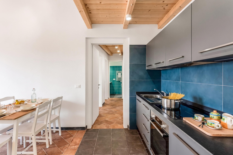 Private kitchen 5, High Roof Apartment, La Spezia