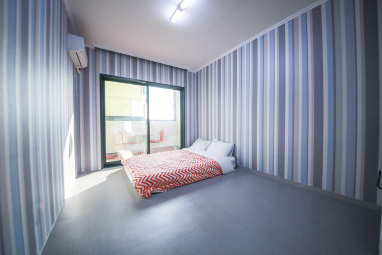 Bedroom 2, Hongseong Ocean Fantasy Hotel, Hongseong