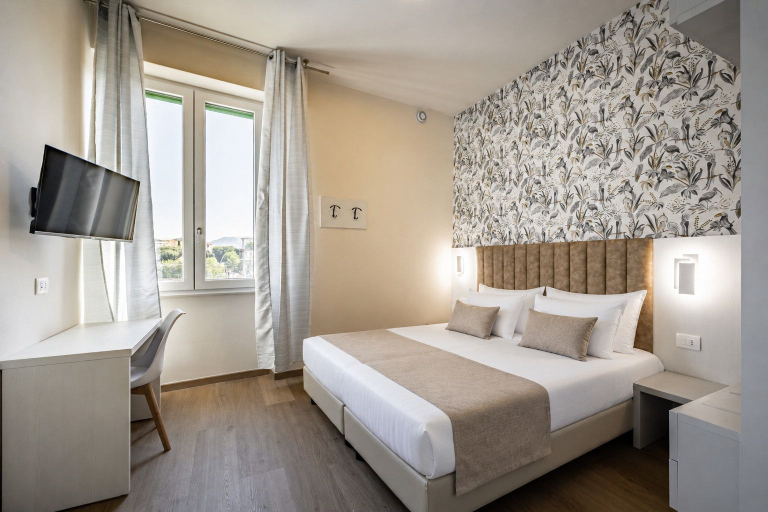 Room 4, Seven Suites Central Apt 7, Florence