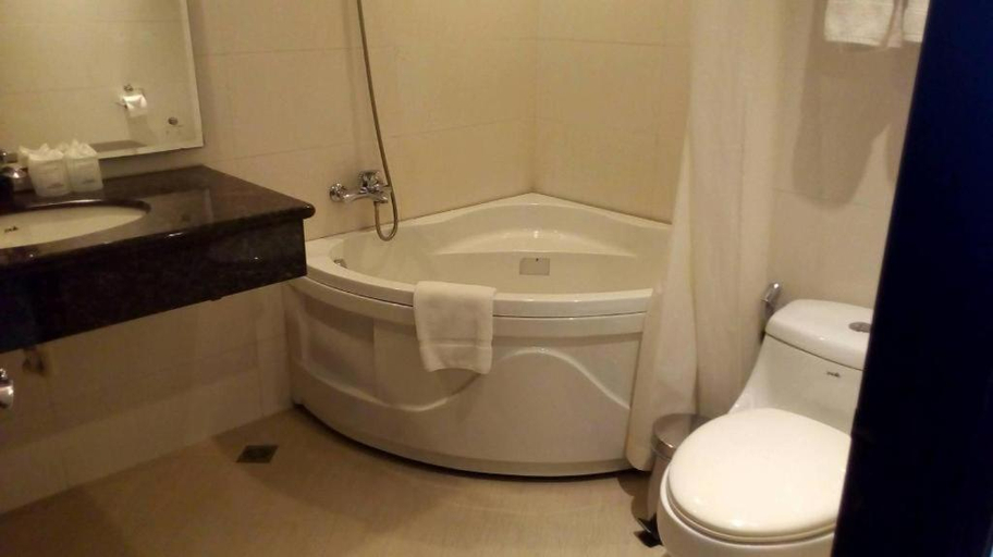 Bathroom 3, Lavender Hotel Ben Thanh Market, District 1
