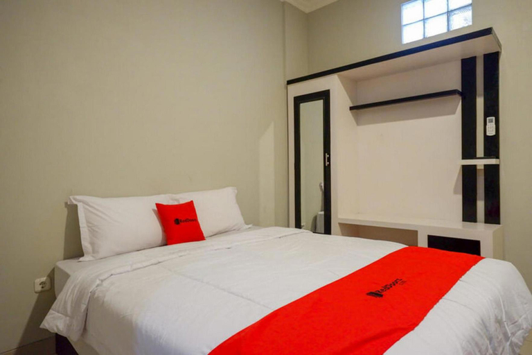 Bedroom 2, RedDoorz Plus near Jogja City Mall 5, Sleman