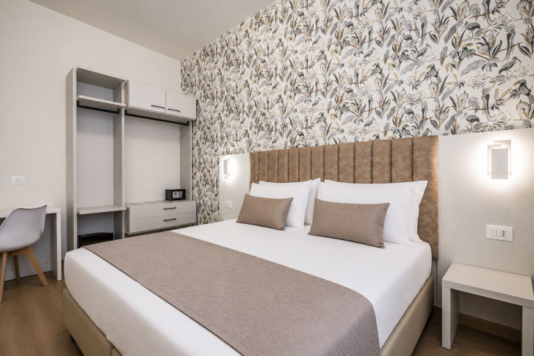 Room 3, Seven Suites Central Apt 7, Florence