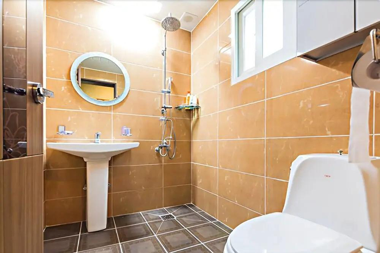 Bathroom, Sokcho Sujabyeol Pension, Goseong