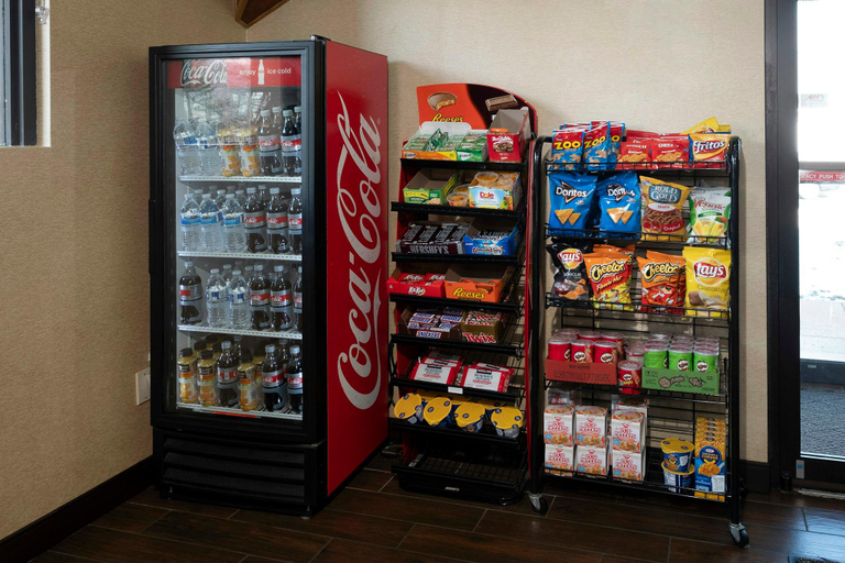 Food & Drinks 3, Red Roof Inn & Suites Newark - University, New Castle