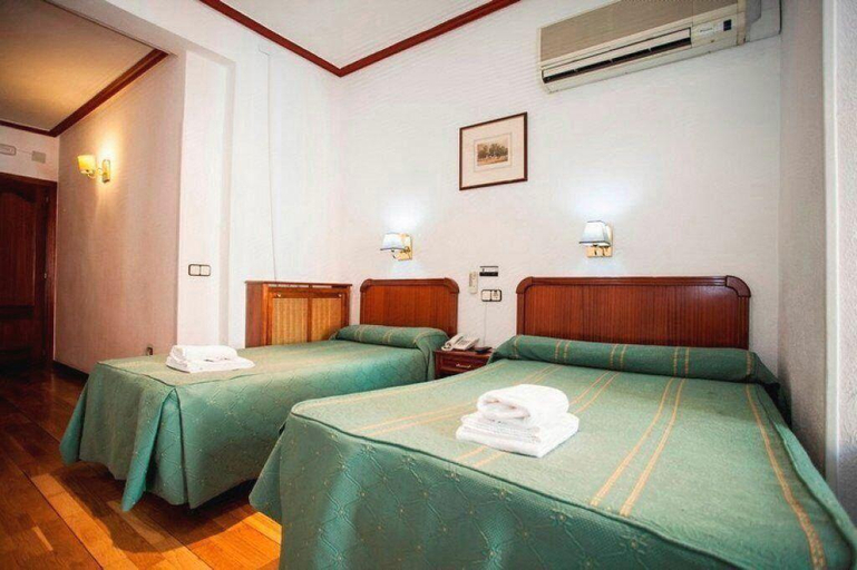 Bedroom 3, Pension Carrera, Madrid