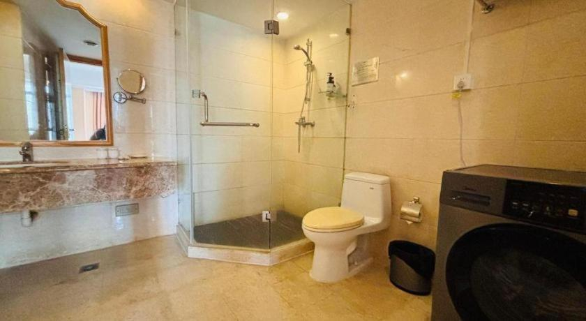Bathroom 4, Riverview Hotel on the Bund, Shanghai