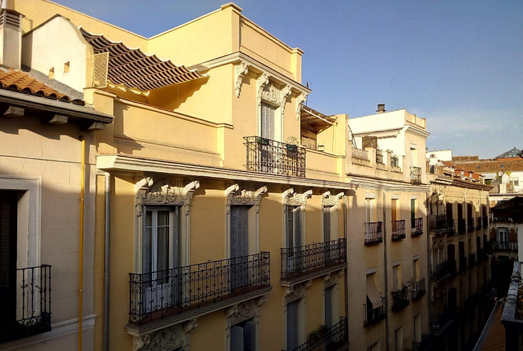 Exterior & Views, Hostal Artistic B&B, Madrid