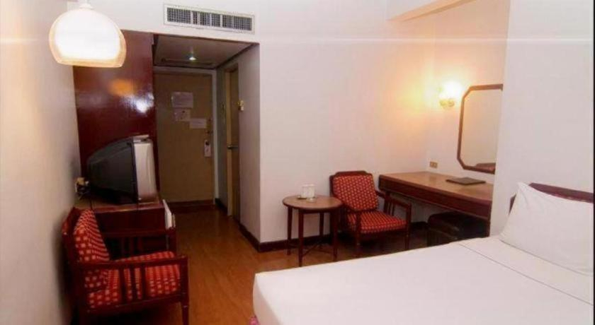 Bedroom 2, Florida Hotel, Hat Yai