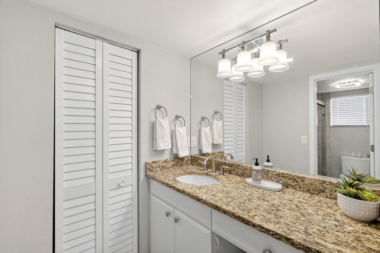 Bathroom 3, Luxury Beachfront Retreat, Manatee