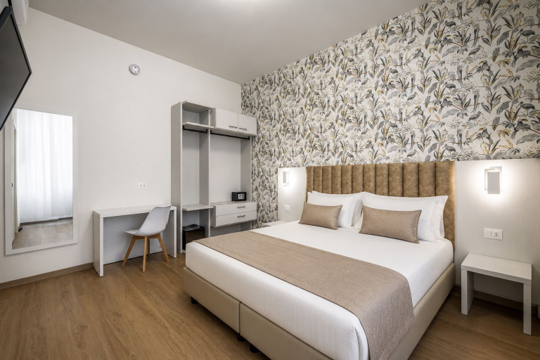 Room 5, Seven Suites Central Apt 7, Florence