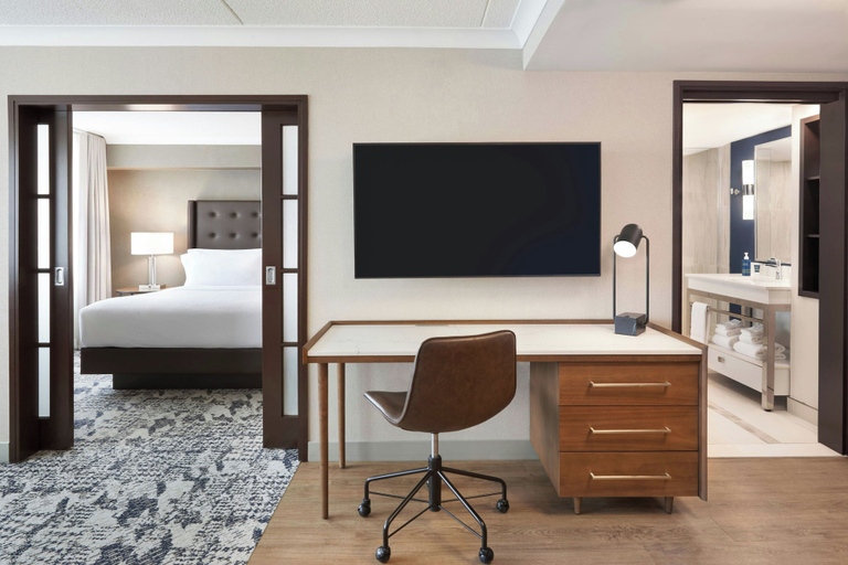 Bedroom 3, Four Points by Sheraton London, Middlesex