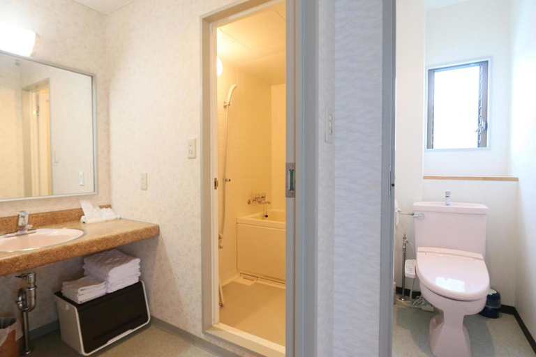 Bathroom 3, Ichiraku Onsen Hotel, Shima