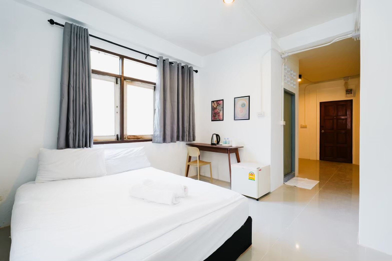 Room 4, zNAP Ekkamai, Khlong Toey