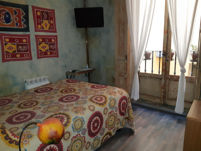 Bedroom 4, Hostal Artistic B&B, Madrid