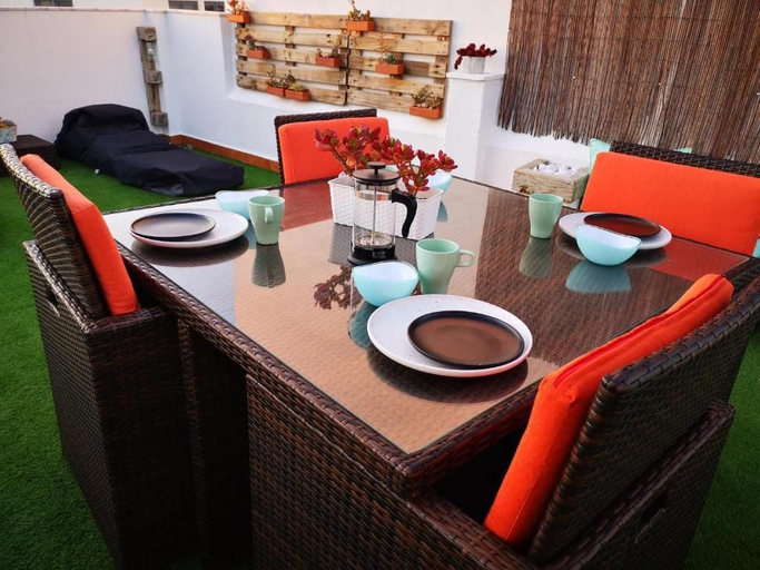 Outdoor dining 5, Family Surf Home - Hostel, Mafra