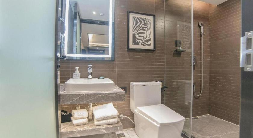 Bathroom 3, Xana Hotelle Zhuhai Gongbei Port, Zhuhai